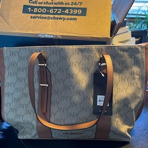 Jones, New York large bag go to travel bag